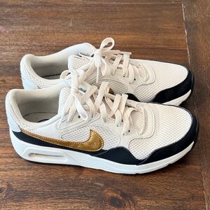 Nike Sneakers Women’s 8.5